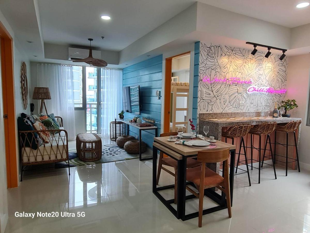 Manila Urban Resort at Azure Exterior foto