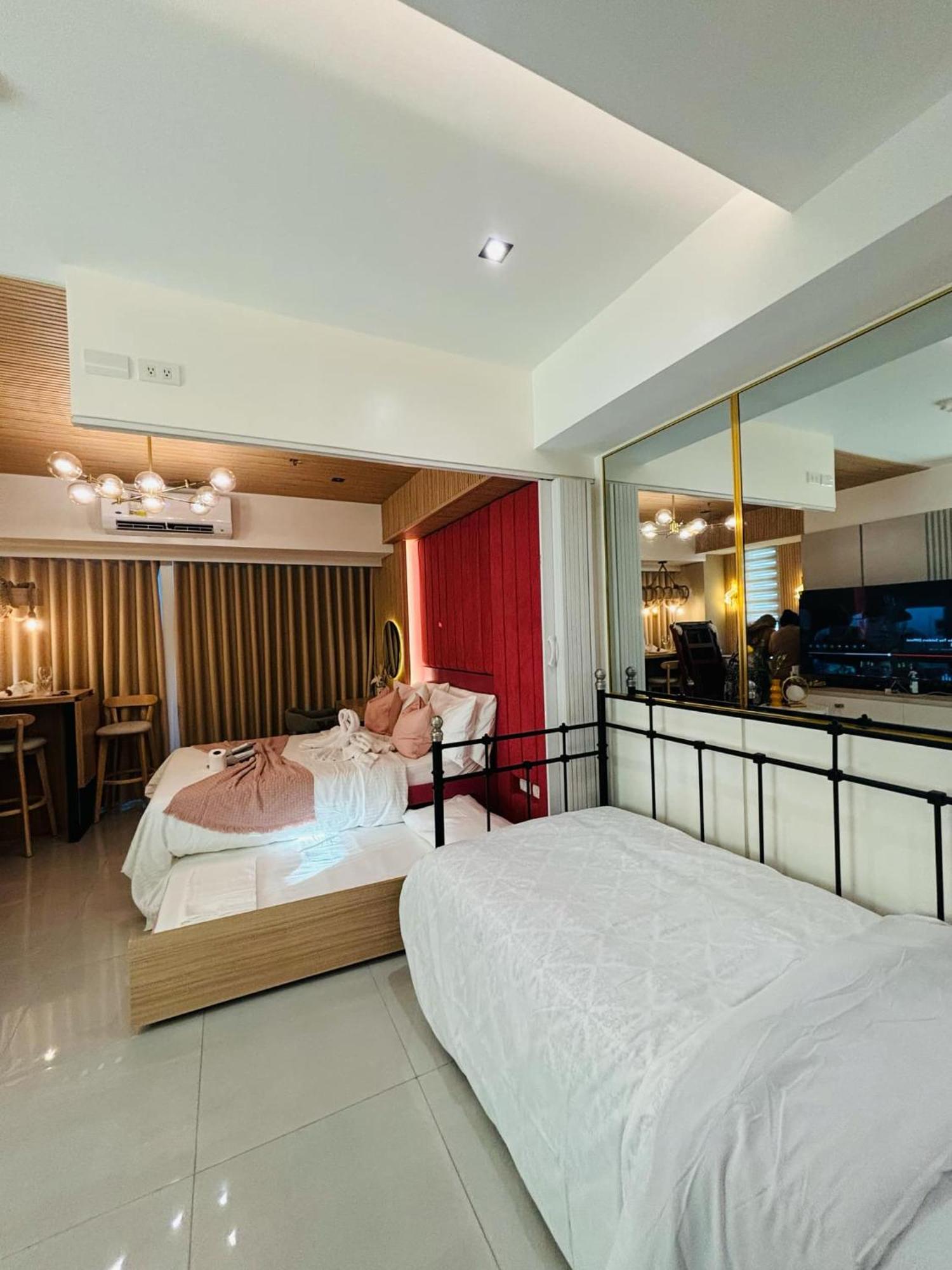 Manila Urban Resort at Azure Exterior foto