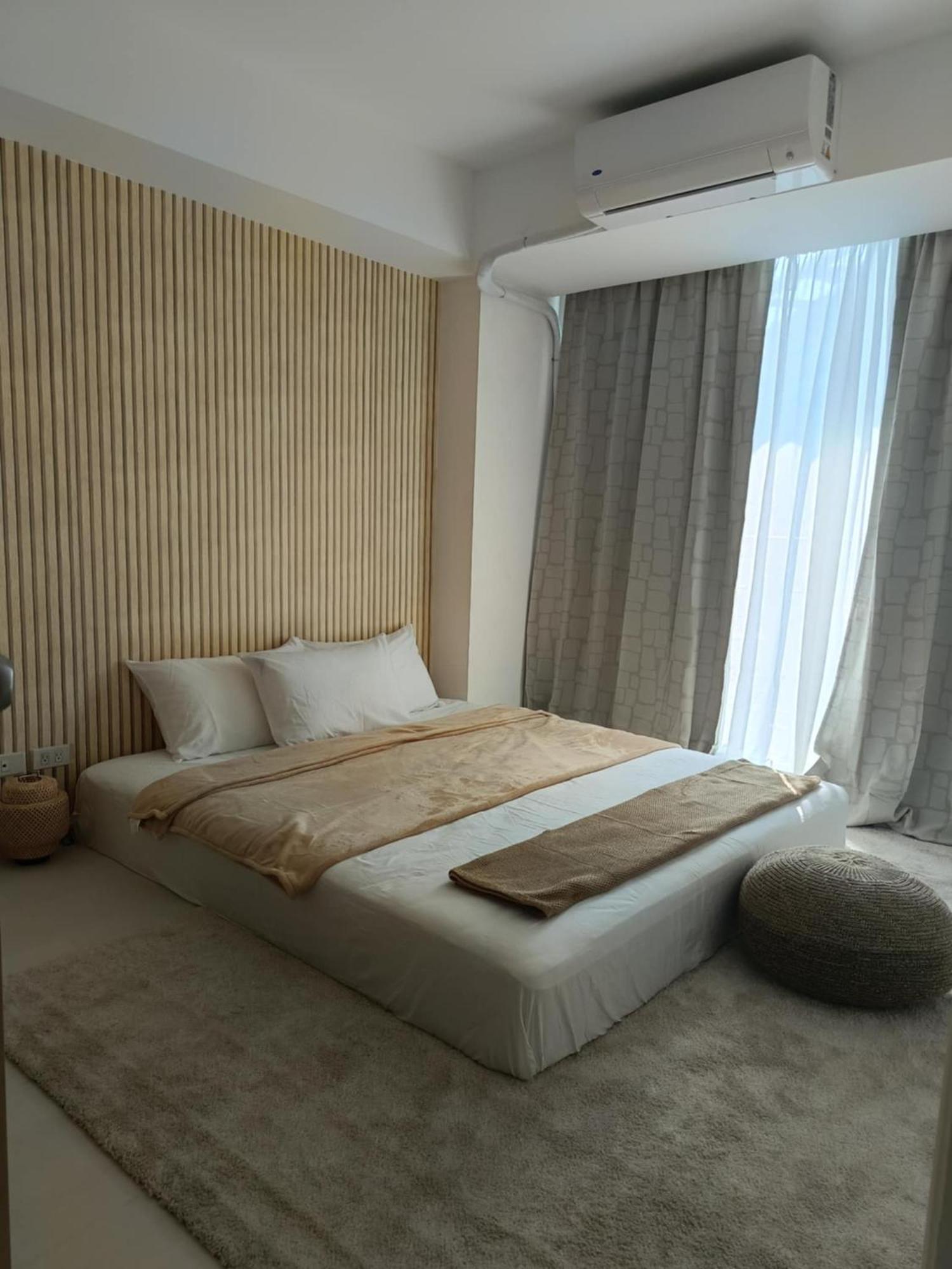Manila Urban Resort at Azure Exterior foto