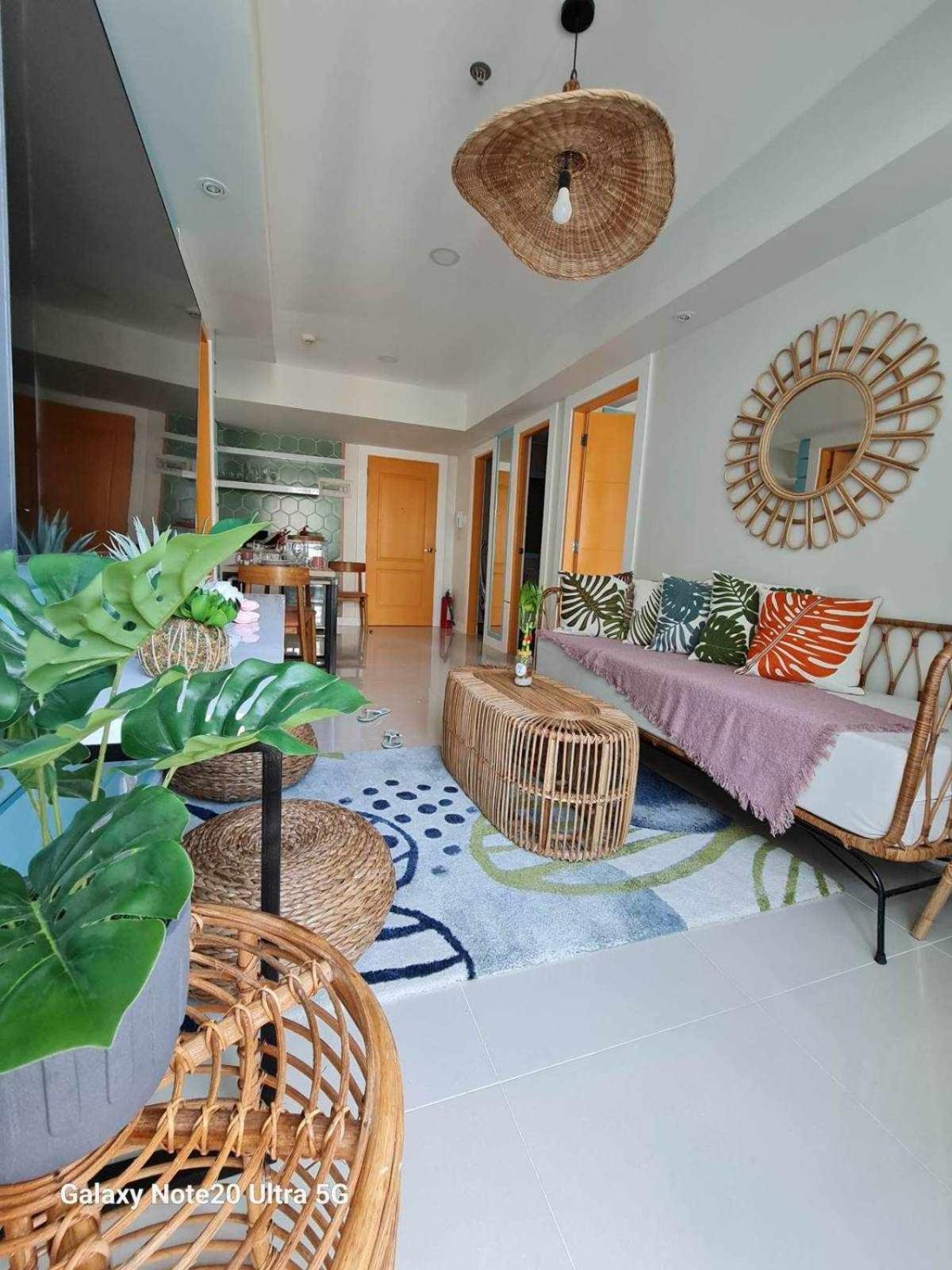 Manila Urban Resort at Azure Exterior foto
